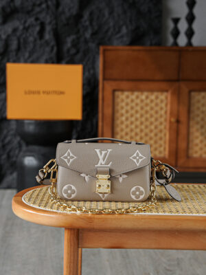 Pochette Metis Messenger Bag M23081