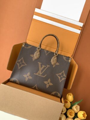 💰Onthego Medium Tote Bag