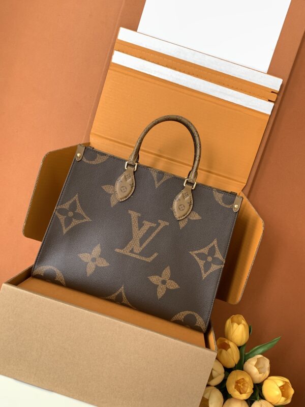 💰Onthego Medium Tote Bag